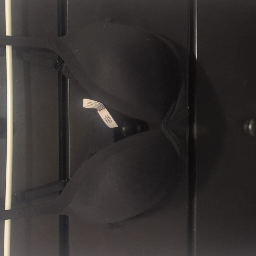 36D Victoria's Secret No-Wire Black Bra